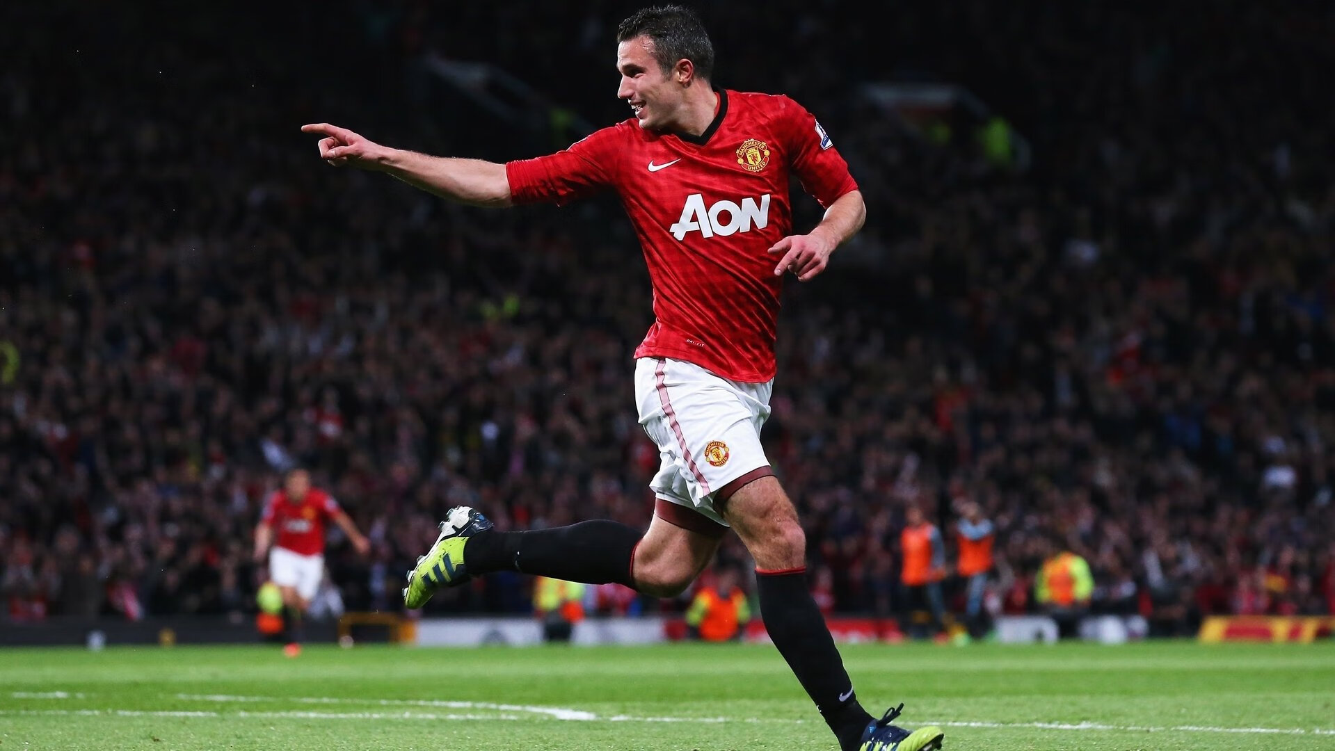 开云体育app-巨人之战与新王崛起，当红牛利剑刺穿银箭王朝，诺里斯点燃围场新火焰