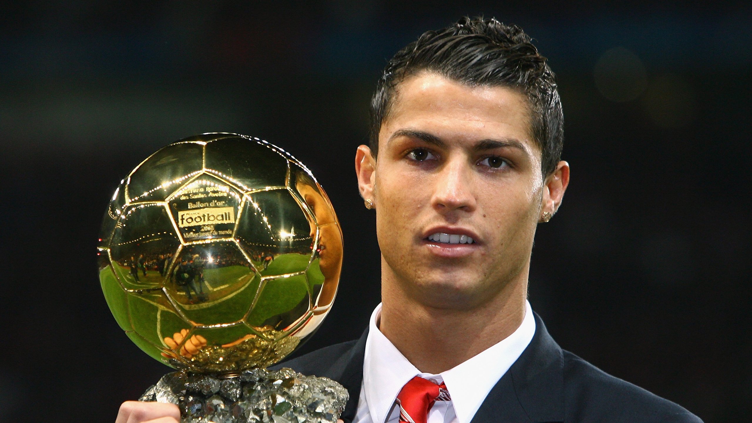 开云APP-锋芒与剑影,论团队战术与个体光辉的交织